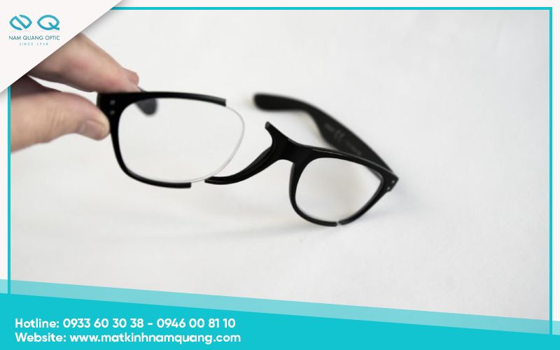 2 Cách Cấp Cứu Gọng Kính Nhựa Bị Gãy (3)