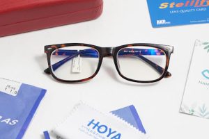 lua chon gong kinh nhua acetate hop voi dang mat