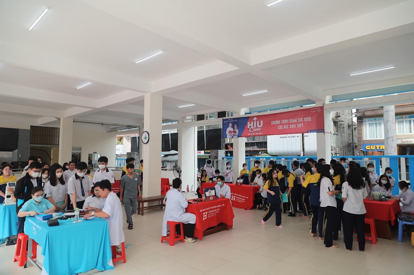 Img_2958 Khu vực tập trung khám sức khỏe tổng quát của HIU và Mắt Kính Nam Quang