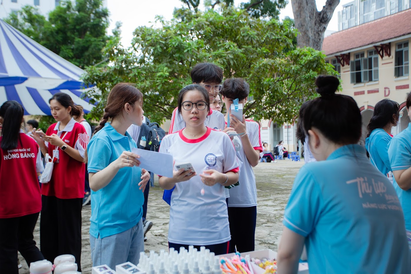 Học sinh Bùi Ngọc Minh Anh lớp 12
