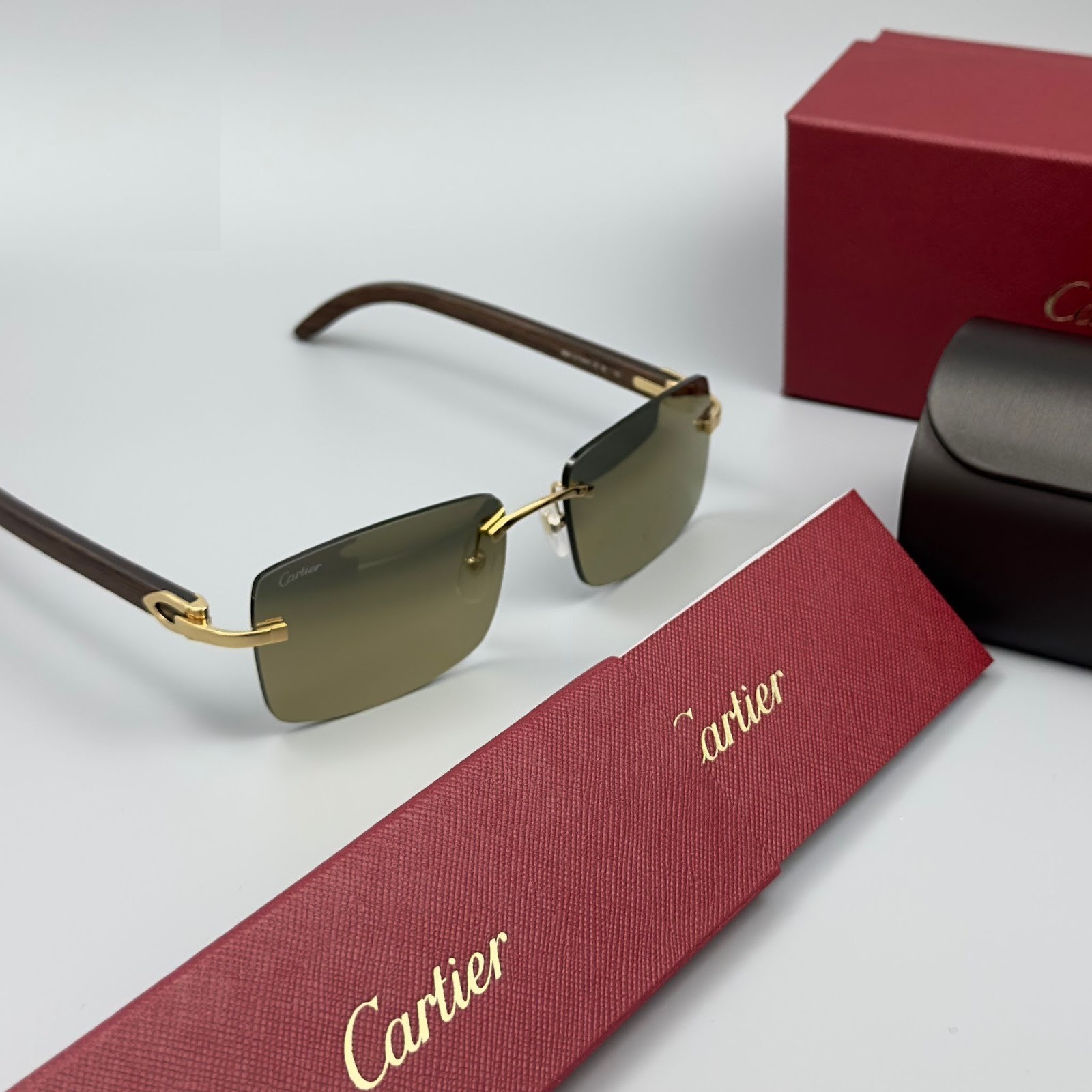 Phân biệt kính cartier chính hãng thông qua nguồn gốc