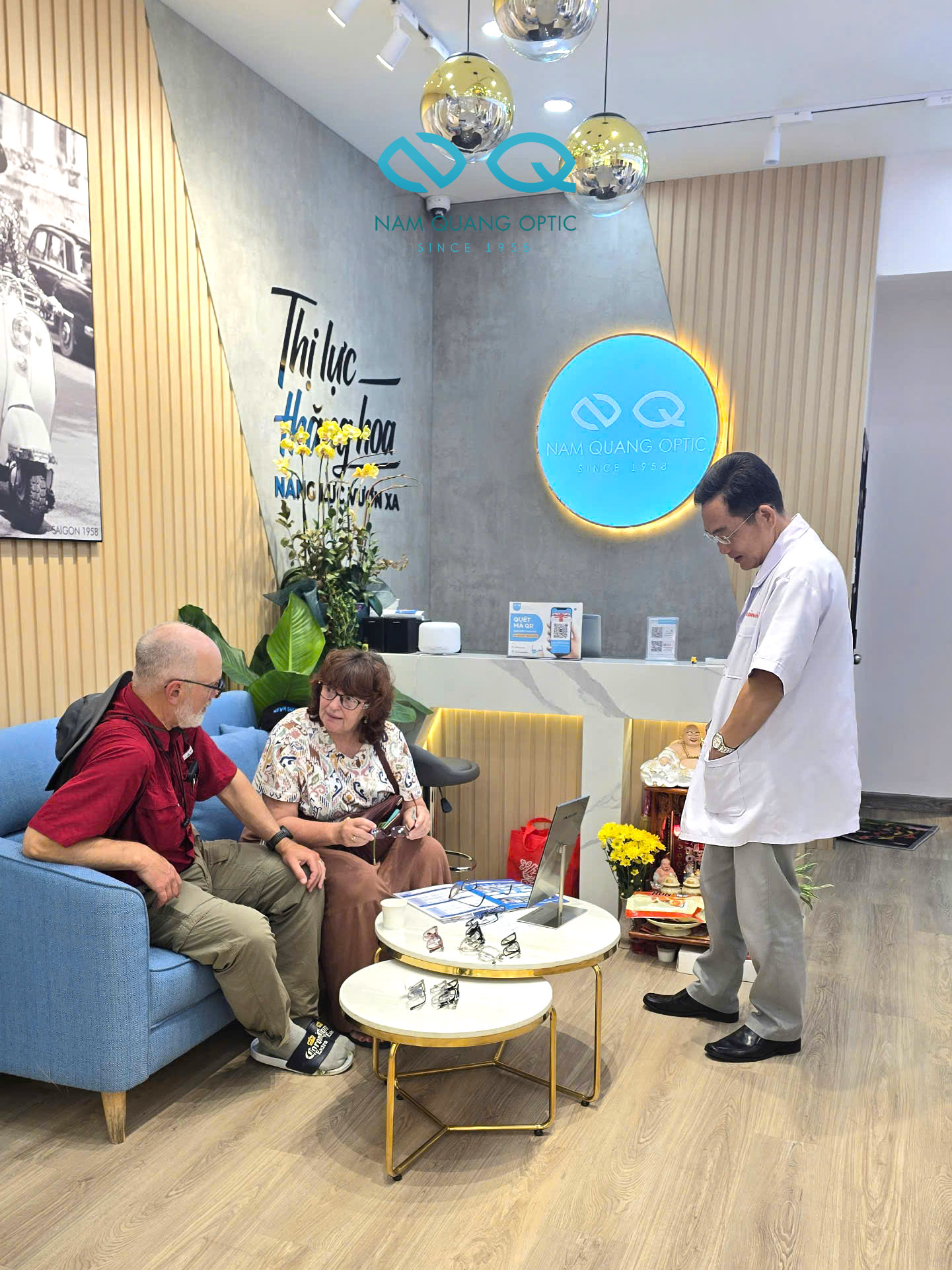  Mắt Kính Nam Quang sở hữu đội ngũ kỹ thuật viên tại cửa hàng giàu kinh nghiệm