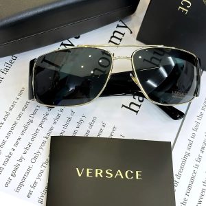 Gia-kinh-versace-chinh-hang