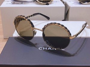 Trong-kinh-gong-kinh-chanel-chinh-hang