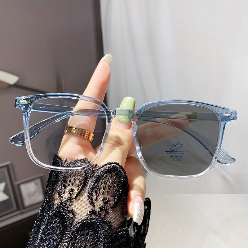 Kính cận đổi màu