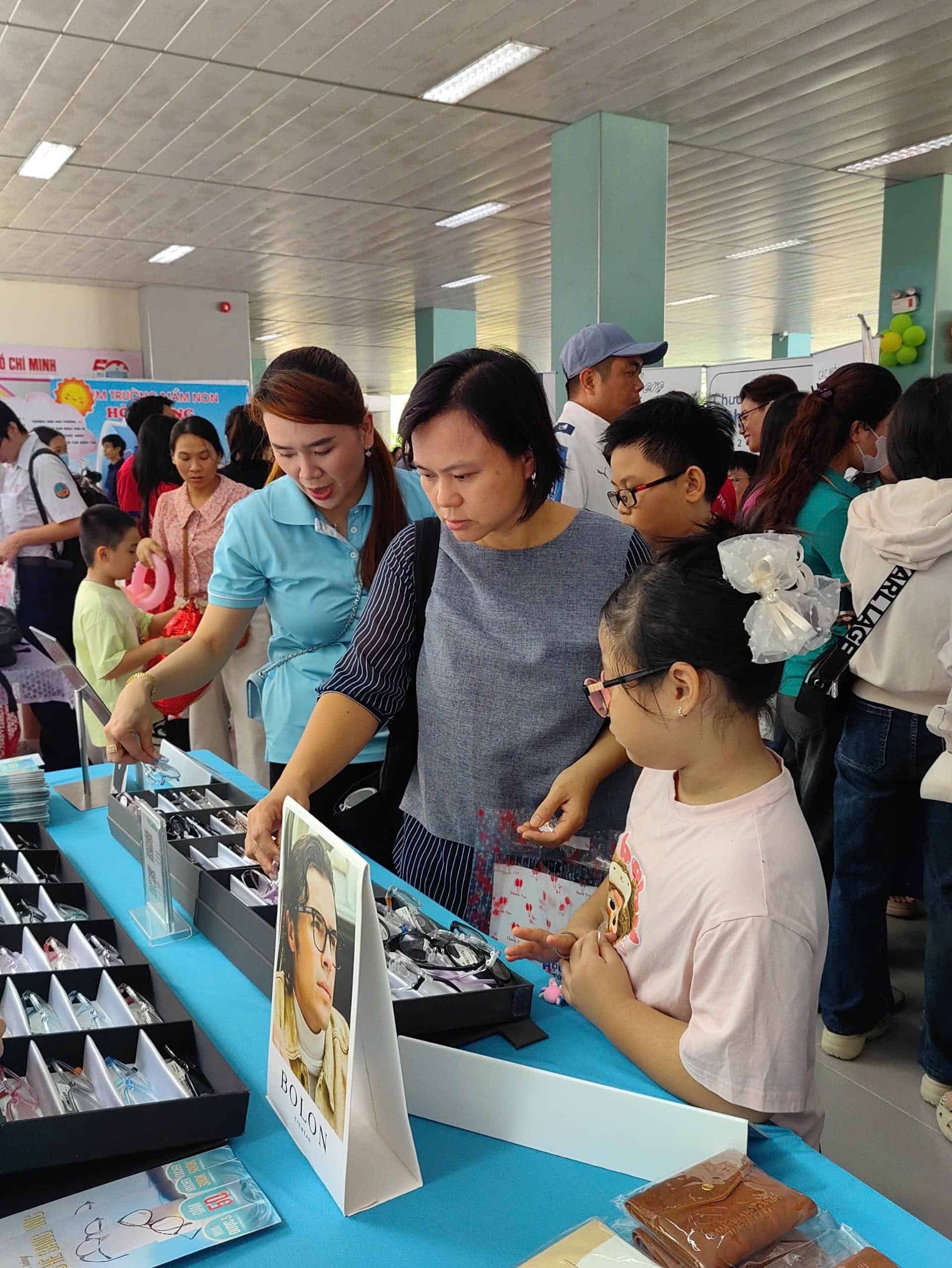 HÌNH SỰ KIỆN NGÀY HỘI TUYỂN SINH QUÂN 10