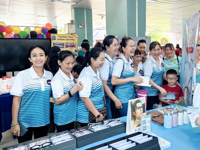 HÌNH SỰ KIỆN NGÀY HỘI TUYỂN SINH QUÂN 10 HÌNH SỰ KIỆN NGÀY HỘI TUYỂN SINH QUÂN 10