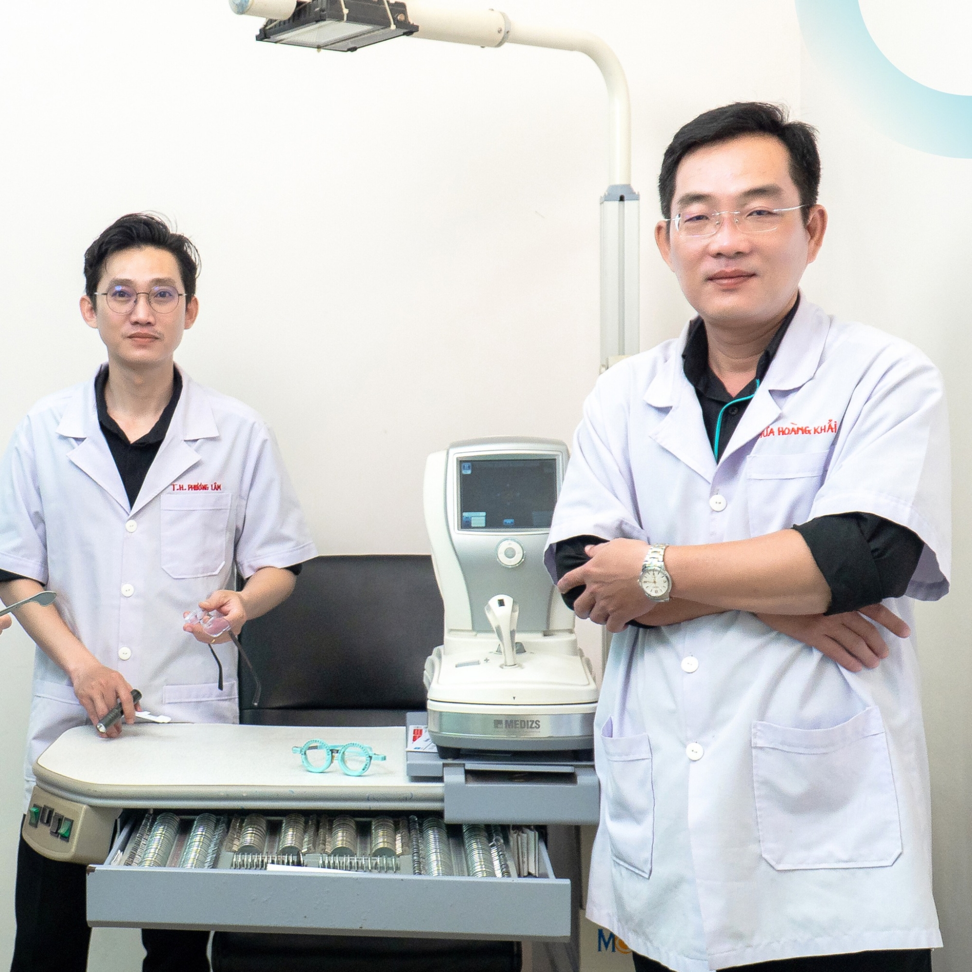 Gong-kinh-mau-nau-16 gọng kính màu nâu