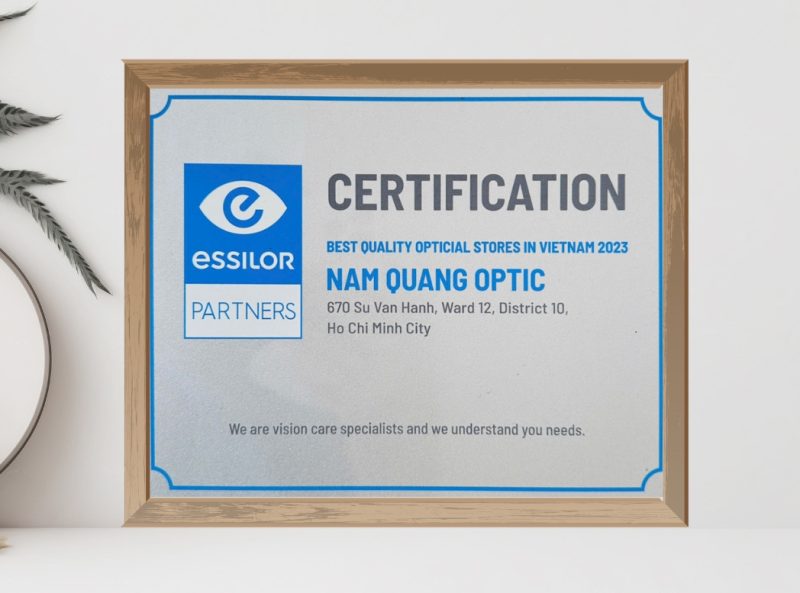 Essilor Luxottica Mắt Kính Nam Quang