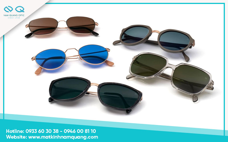 So-sanh-trong-kinh-zeiss-va-essilor-5 Khả năng đổi màu