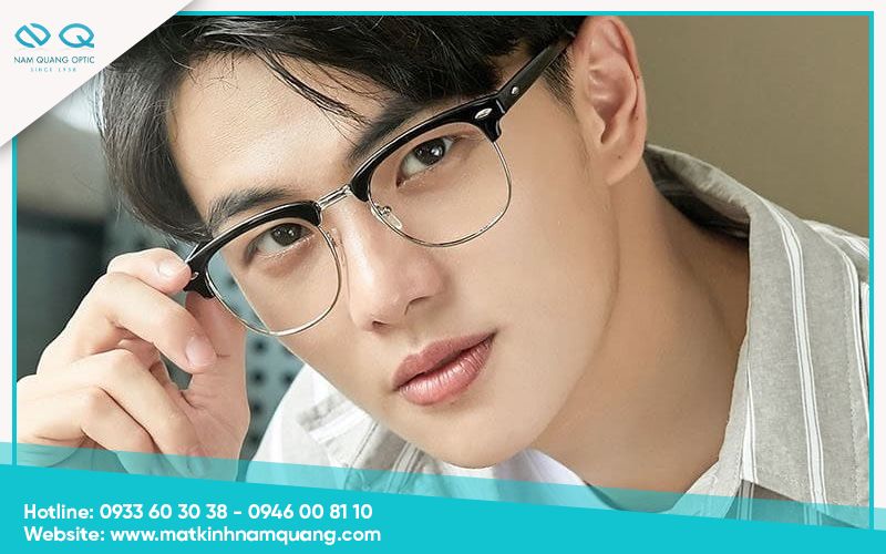 Kính gọng vuông hợp với khuôn mặt nào: Khuôn mặt tròn