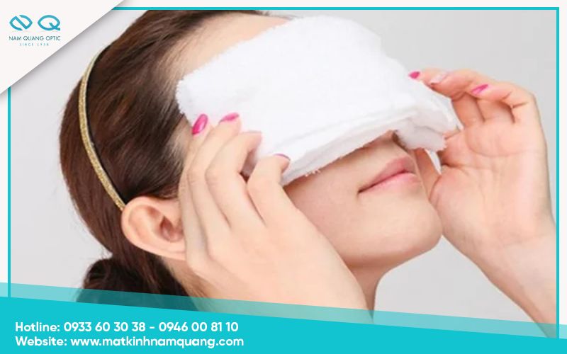 Cách trị hàn đau mắt bằng khăn ướt