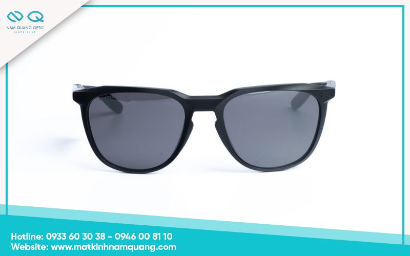 Oakley: Phong cách thể thao