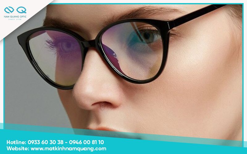 Chọn gọng kính trễ và cầu thấp