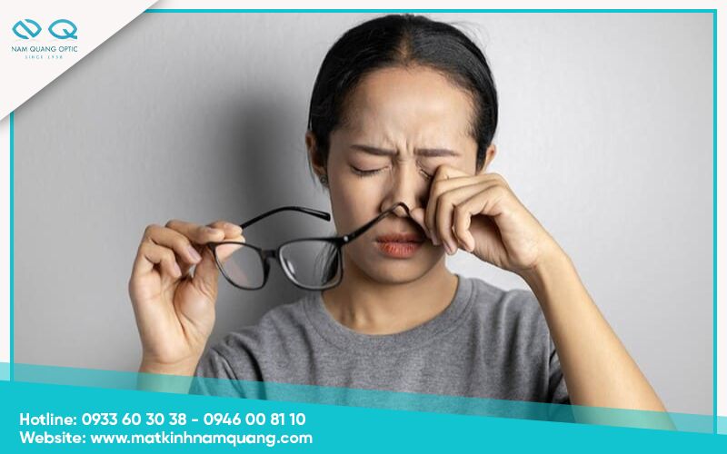 Nguoi-bi-can-nhe-co-nen-deo-kinh-khong-15 Đeo kính cho người cận nhẹ sai cách gây hậu quả gì?