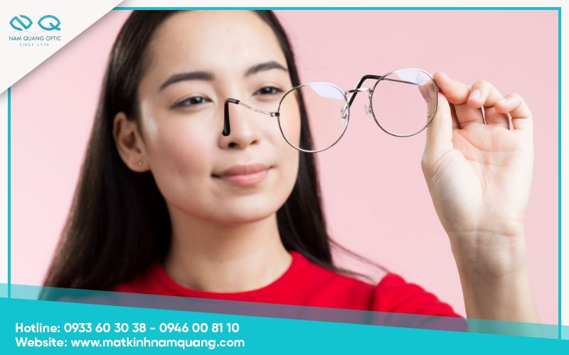 Nguoi-bi-can-nhe-co-nen-deo-kinh-khong-4 Có nên đeo kính thường xuyên khi mắt bị cận nhẹ không?
