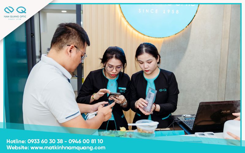 Nguoi-bi-can-nhe-co-nen-deo-kinh-khong-7 Mua kính tại địa chỉ uy tín
