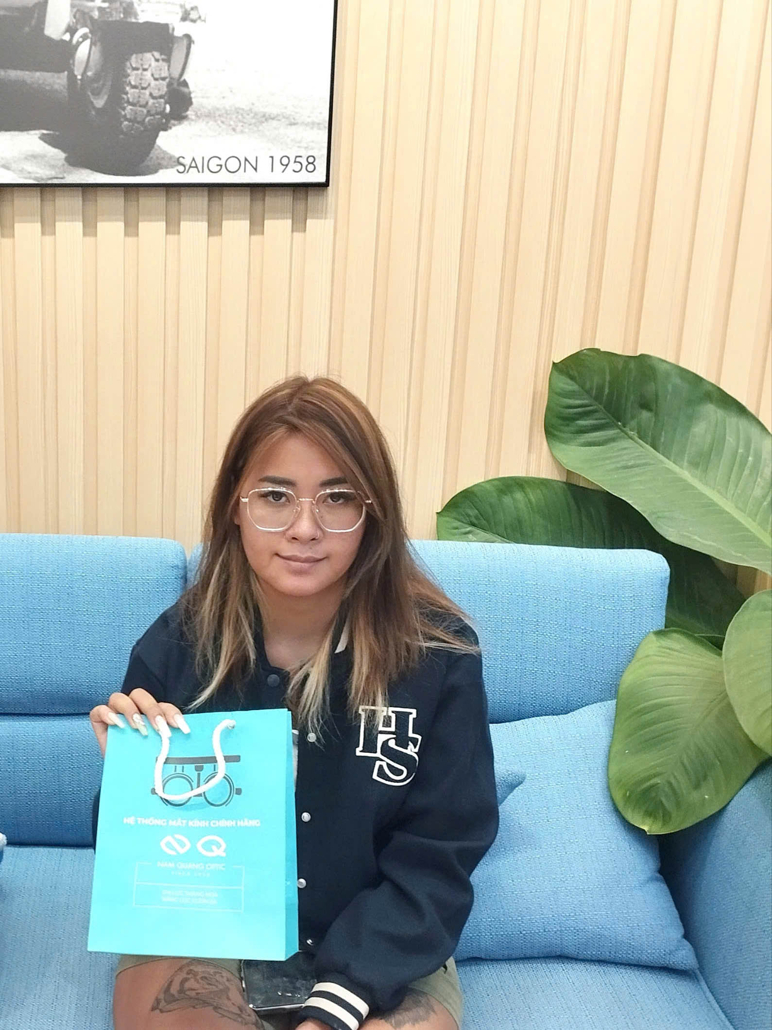 Gọng Kính Bolon + Tròng Kính Essilor Crizal Rock Chị Patty