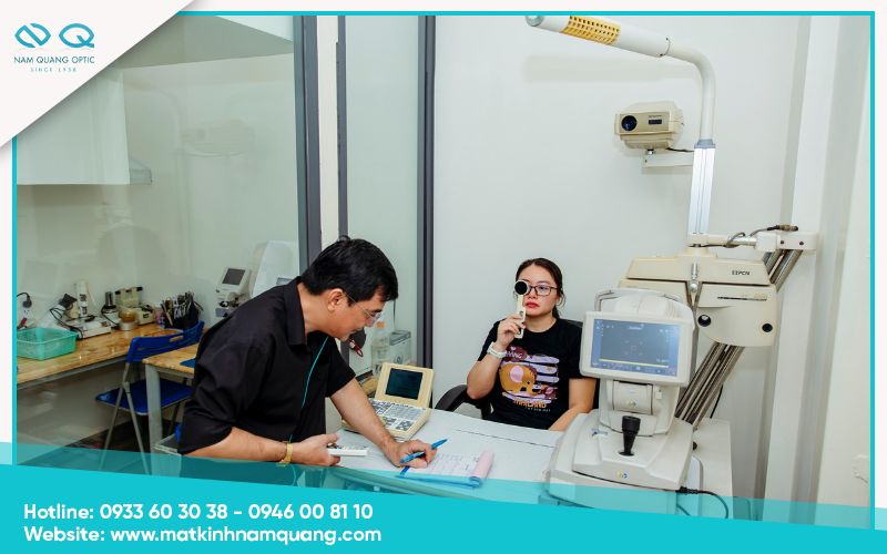 Khám mắt định kỳ