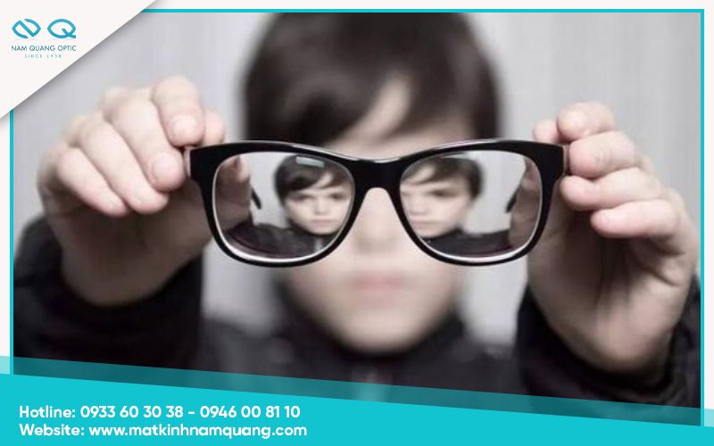 Không dùng kính sai độ hoặc kính kém chất lượng