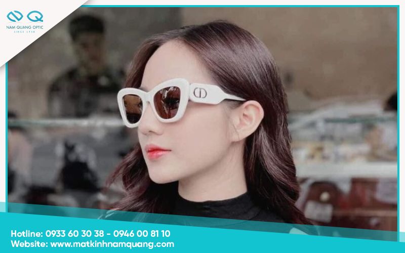 Hướng dẫn phân biệt gọng kính cận mắt mèo Dior thật  và giả