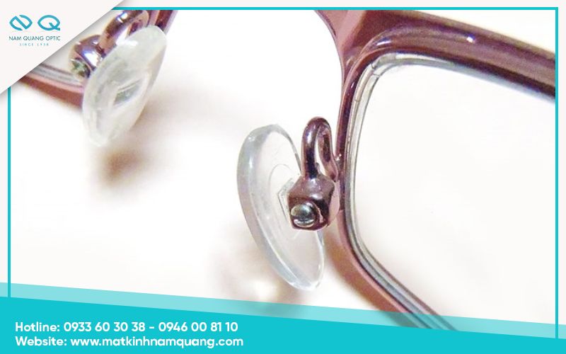 Mặt tròn nên chọn kính có đệm mũi