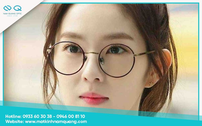 Mẫu kính tròn gọng đen nữ Mẫu kính tròn gọng đen nữ