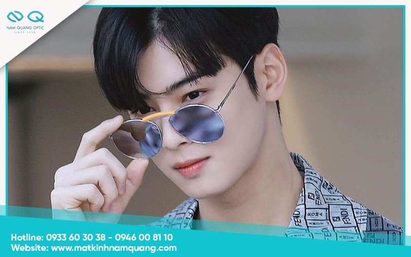 Chọn kính cho khuôn mặt kim cương