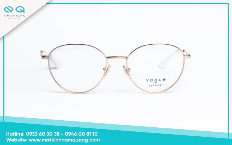 Chọn tròng kính trong suốt cho da tông lạnh