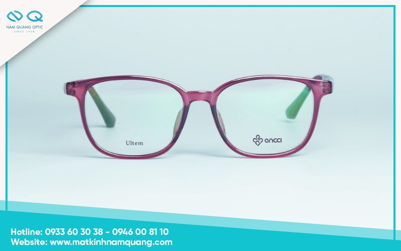 Chọn gọng kính tím cho da trung bình, tông lạnh