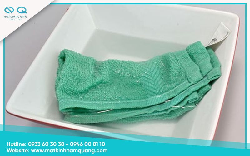 Chuom-nong-mat-co-tac-dung-gi-13 Chườm khăn quá ẩm