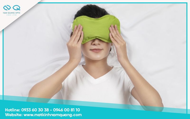 Chuom-nong-mat-co-tac-dung-gi-2 Chườm nóng mắt