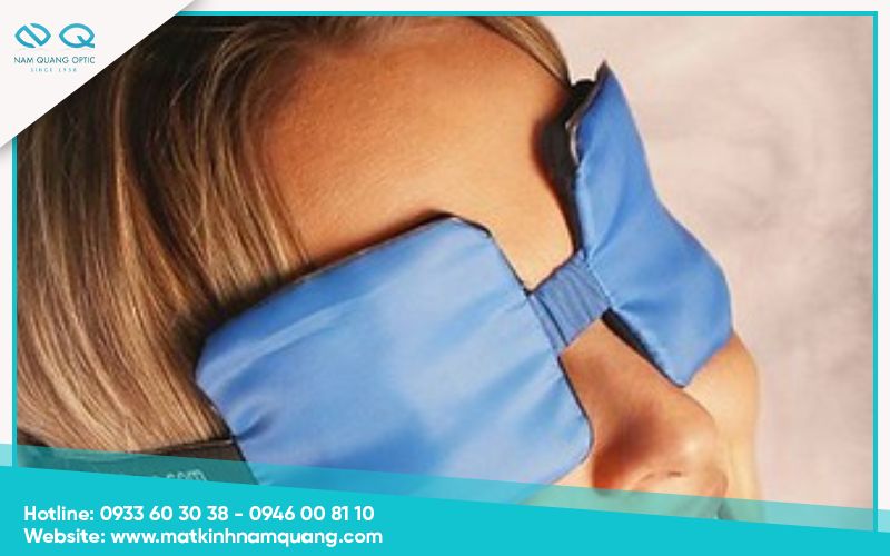 Chuom-nong-mat-co-tac-dung-gi-21 Dấu hiệu bạn cần dừng chườm nóng lên mắt ngay