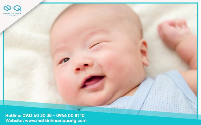 Phân biệt nháy mắt sinh lý và nháy mắt bệnh lý ở trẻ
