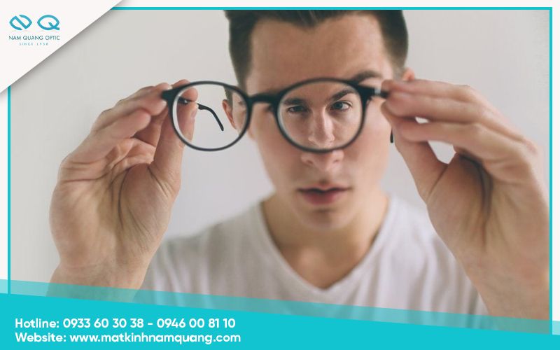 Bị cận trở lại