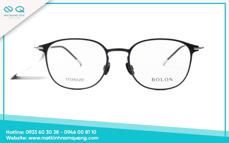 Ưu điểm nổi bật của mắt kính gọng vuông kim loại