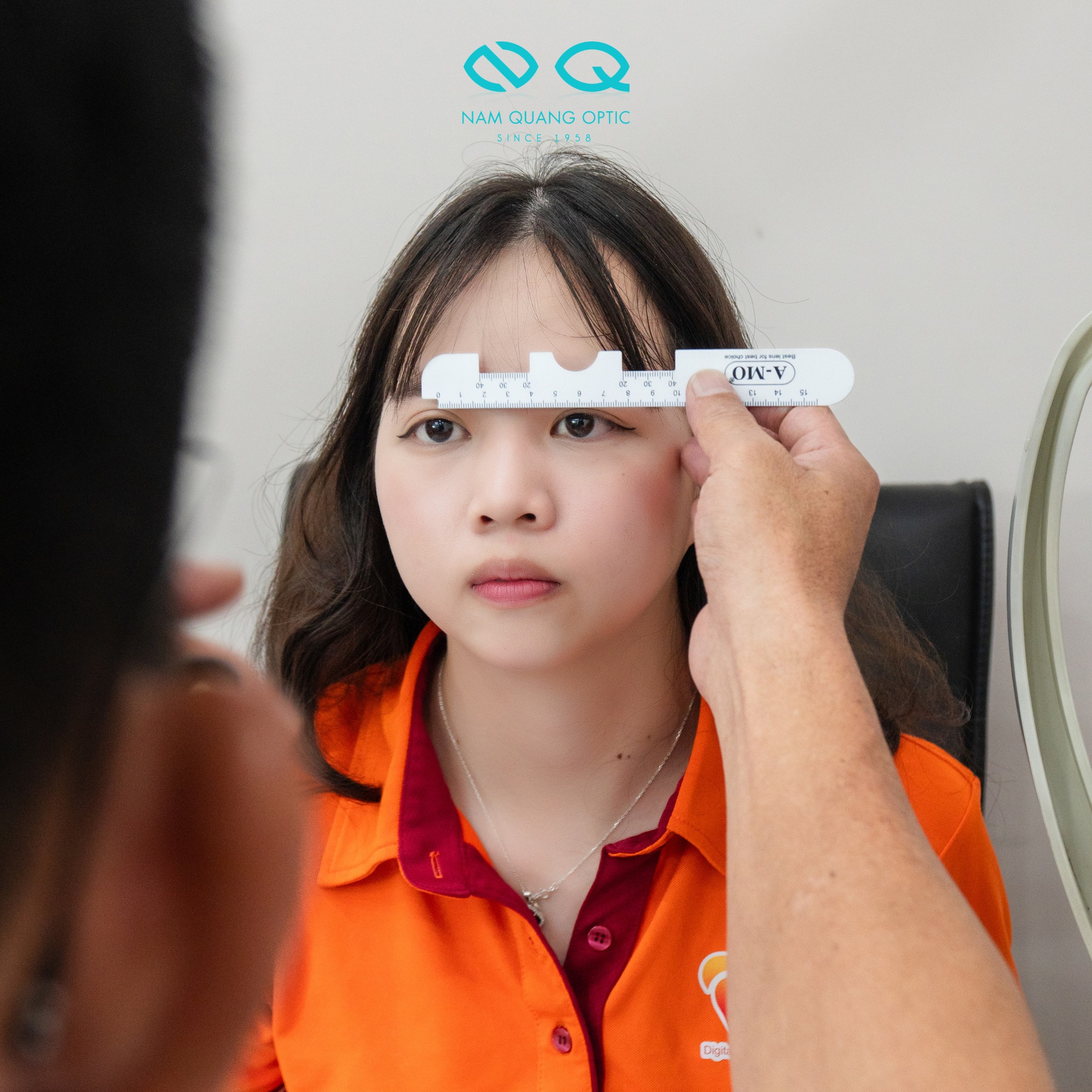 Khai thác tiền sử thị lực và thói quen làm việc