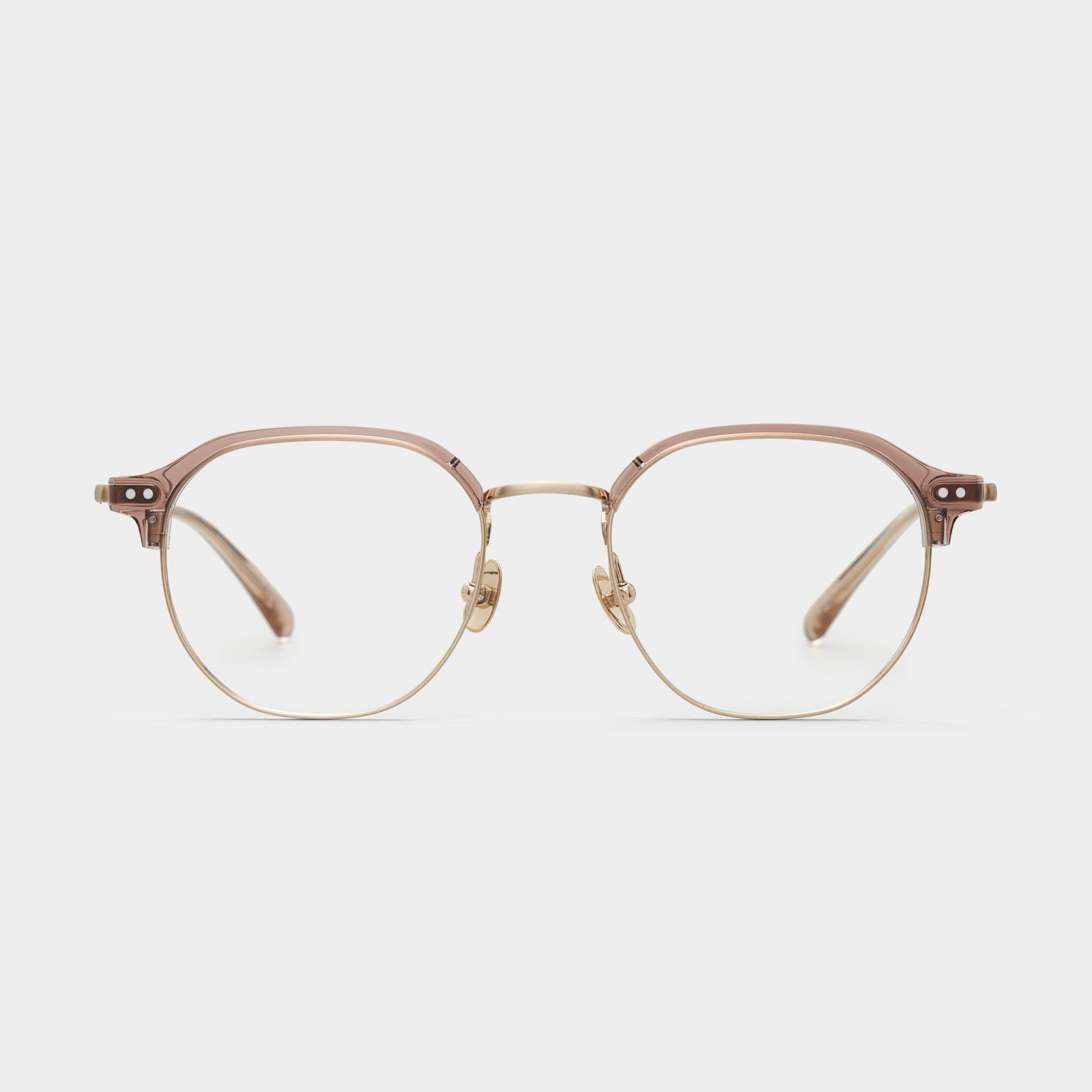 Gọng kính Bolon BT6012_B21 được làm từ Titanium