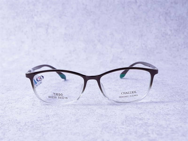 Gọng kính thương hiệu Challiol có mã 60229 được làm bằng nhựa TR90