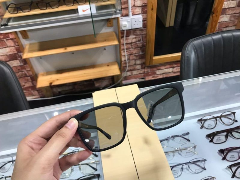 Hình ảnh thực tế kính Guy Laroche nữ