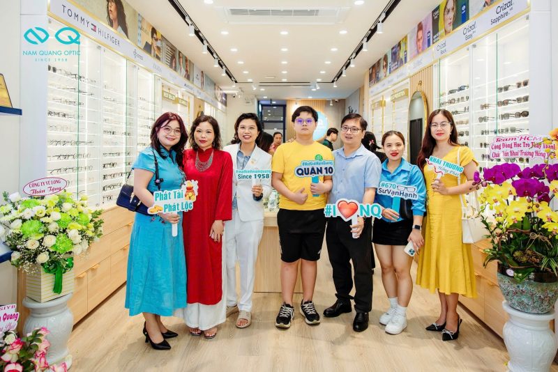 Khách hàng luôn hài lòng với chất lượng về dịch vụ của Mắt kính Nam Quang
