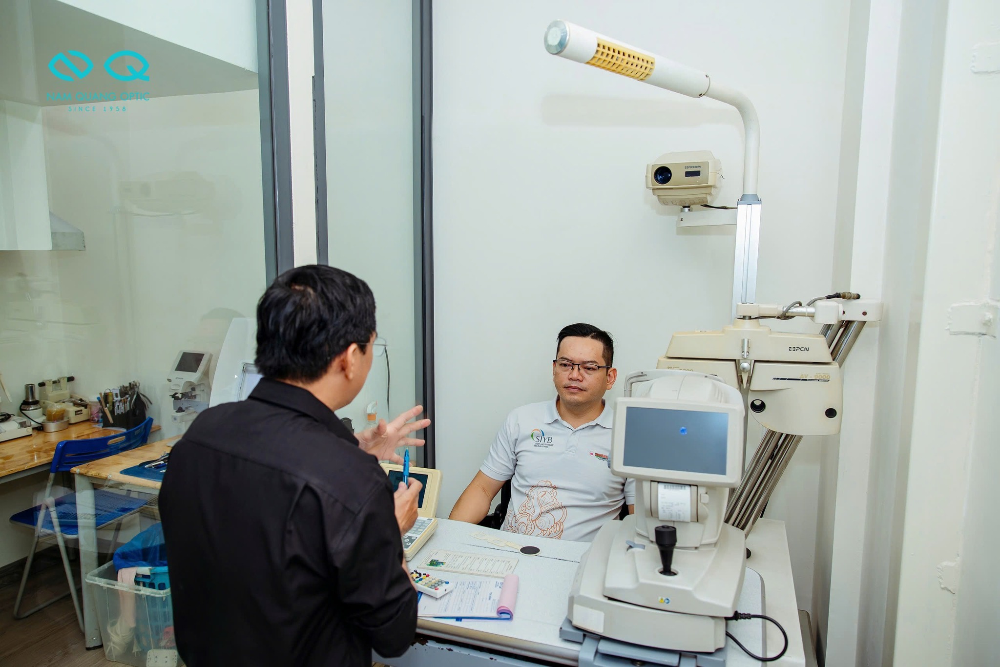 Được đo mắt chuyên nghiệp và chính xác, giúp lựa chọn tròng kính phù hợp