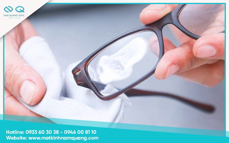 Vệ sinh và bảo dưỡng kính thường xuyên