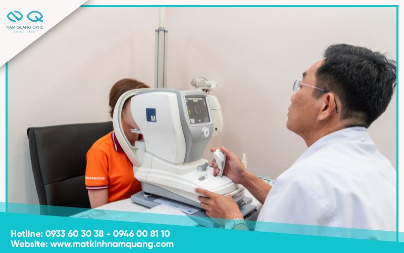 Deo-kinh-bi-nhuc-mat-4 Kiểm tra lại độ kính tại các cơ sở uy tín
