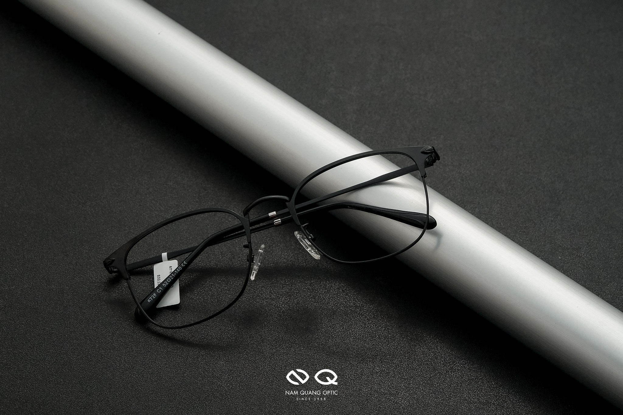 Gọng kính kim loại vuông