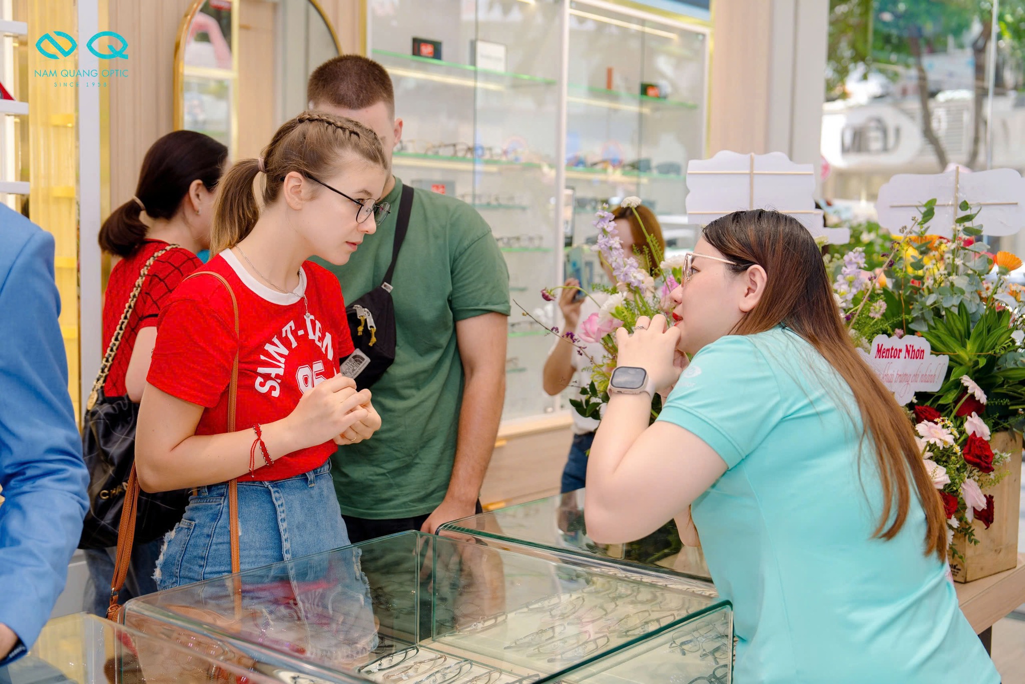 Gong-kinh-nhua-phoi-kim-loai-11