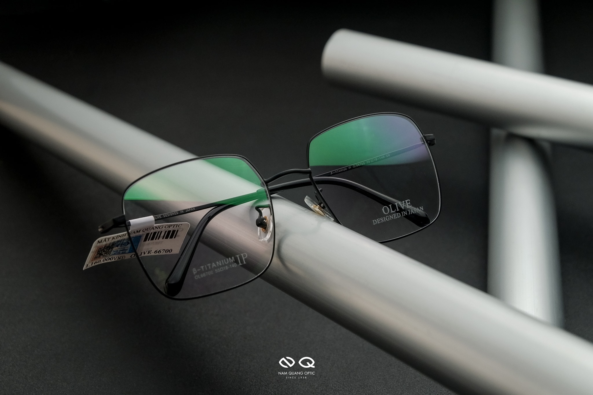 gọng kính titanium