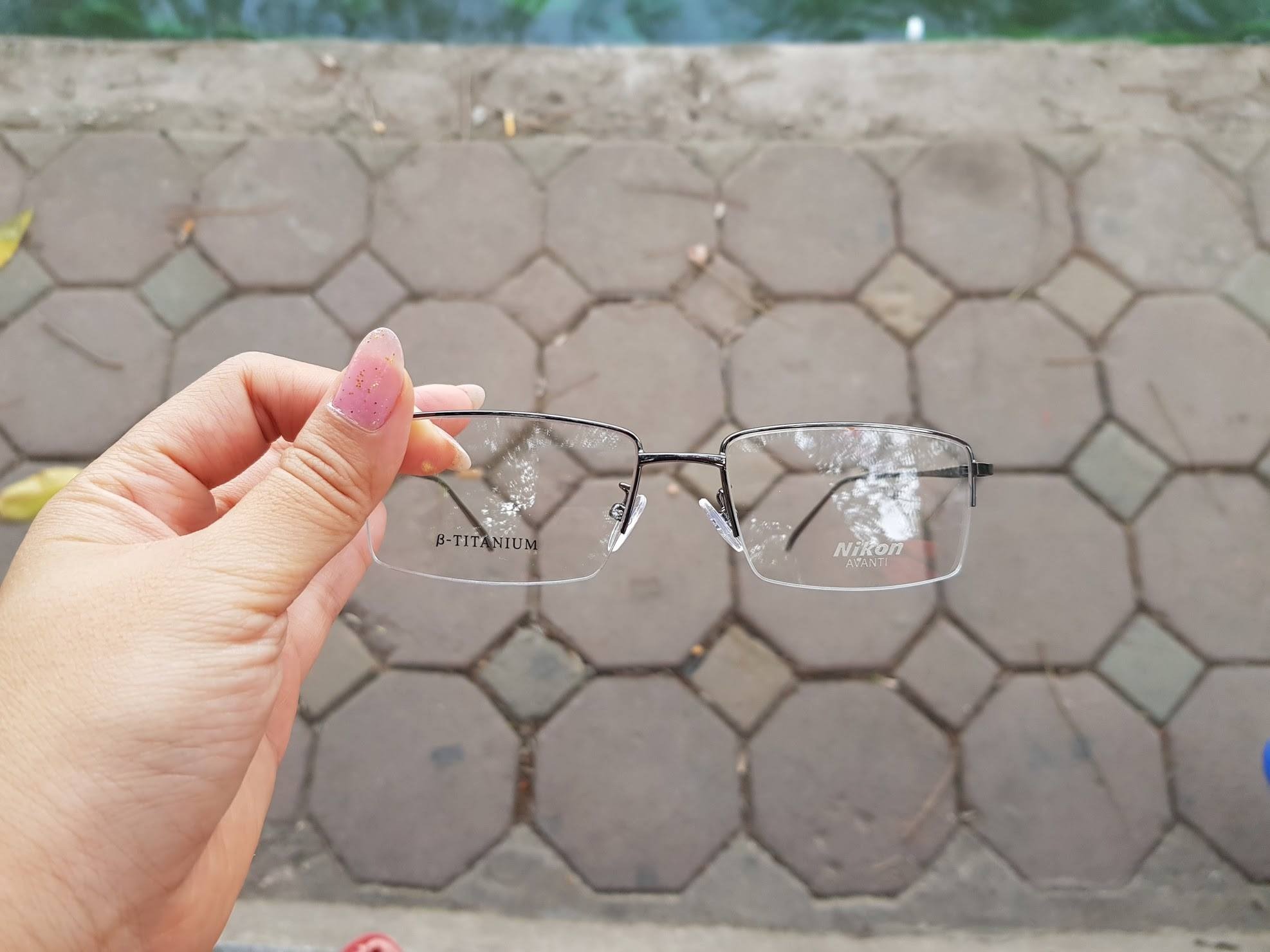 Gọng kính titan nửa viền