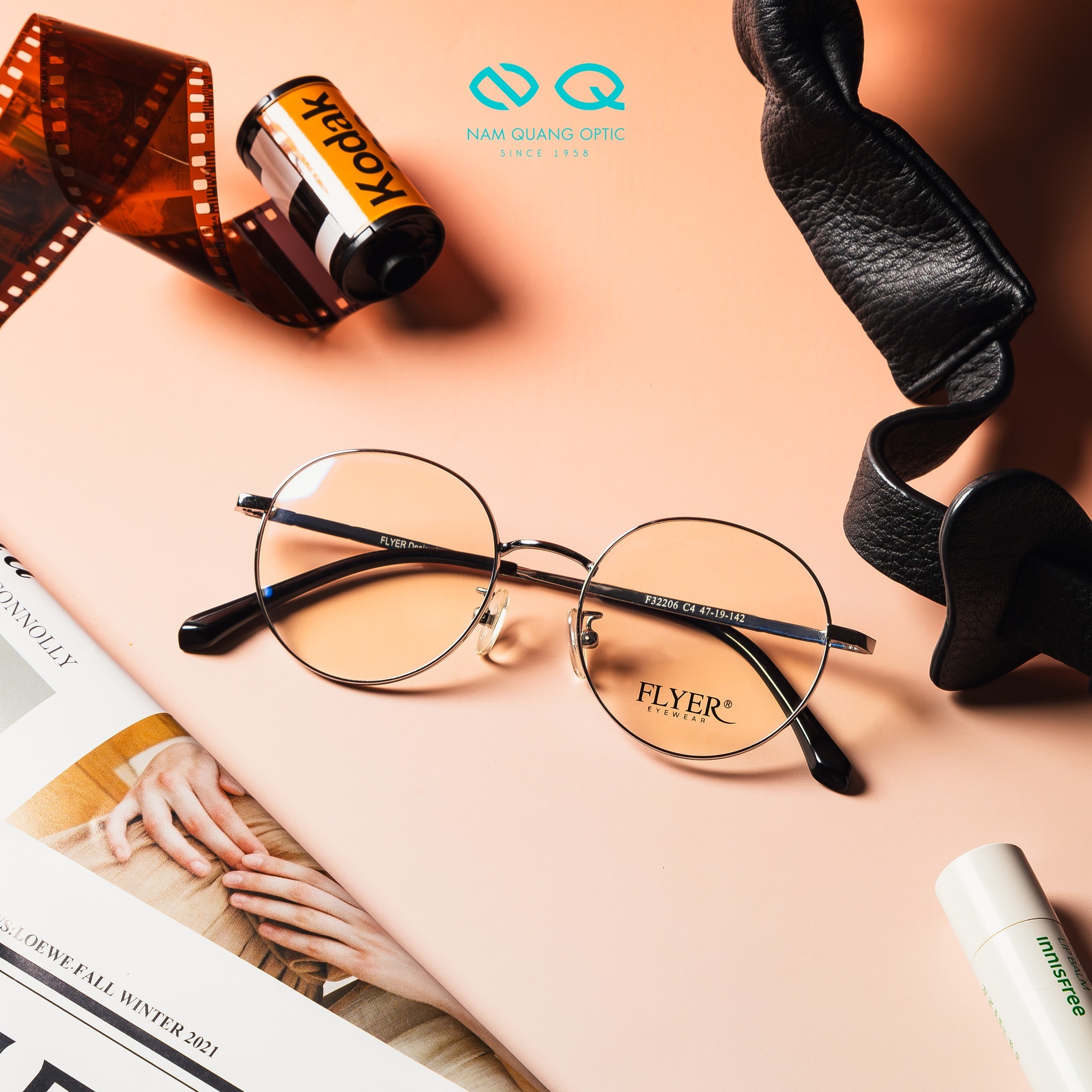 Kính gọng tròn màu đen 