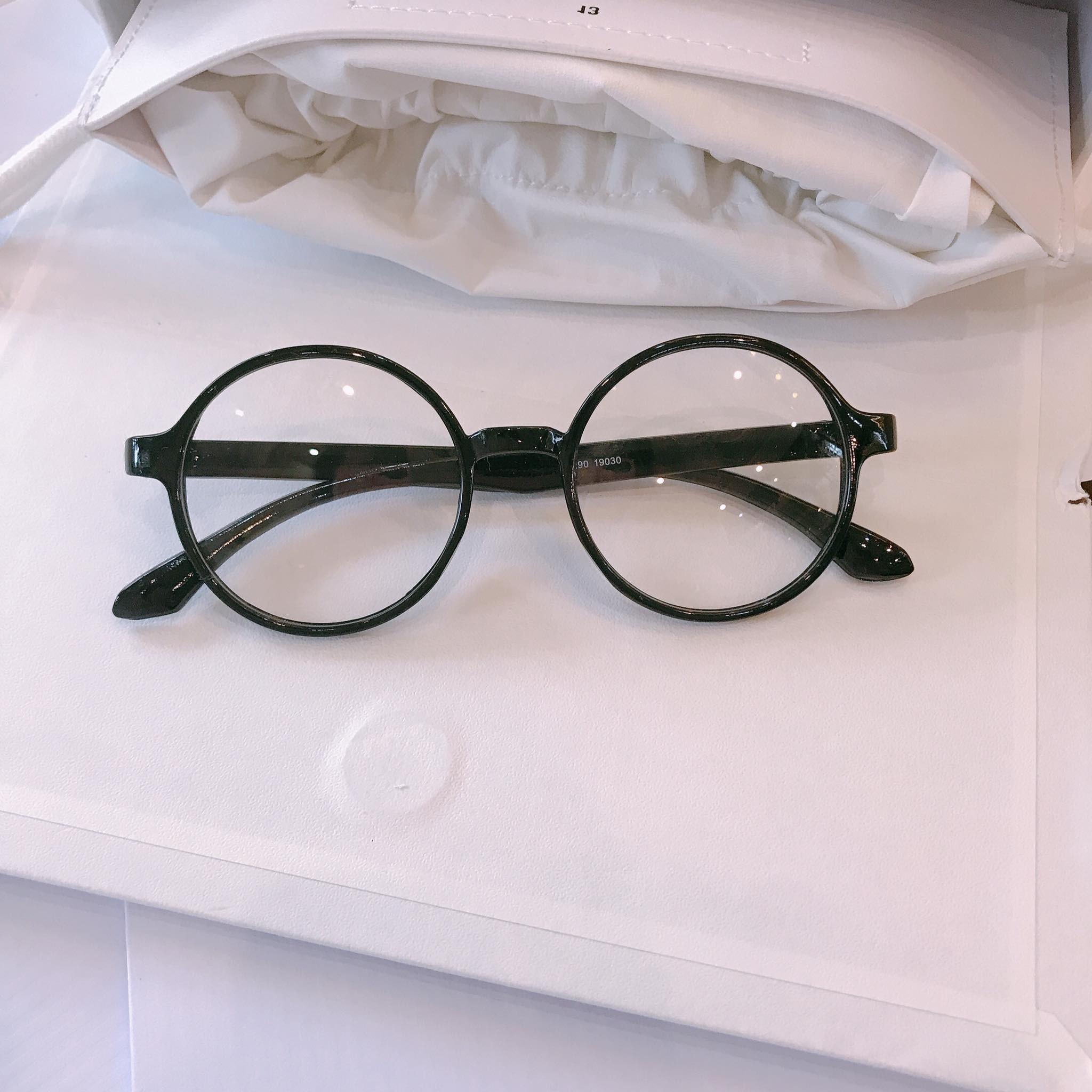 Mắt kính nobita gọng tròn 